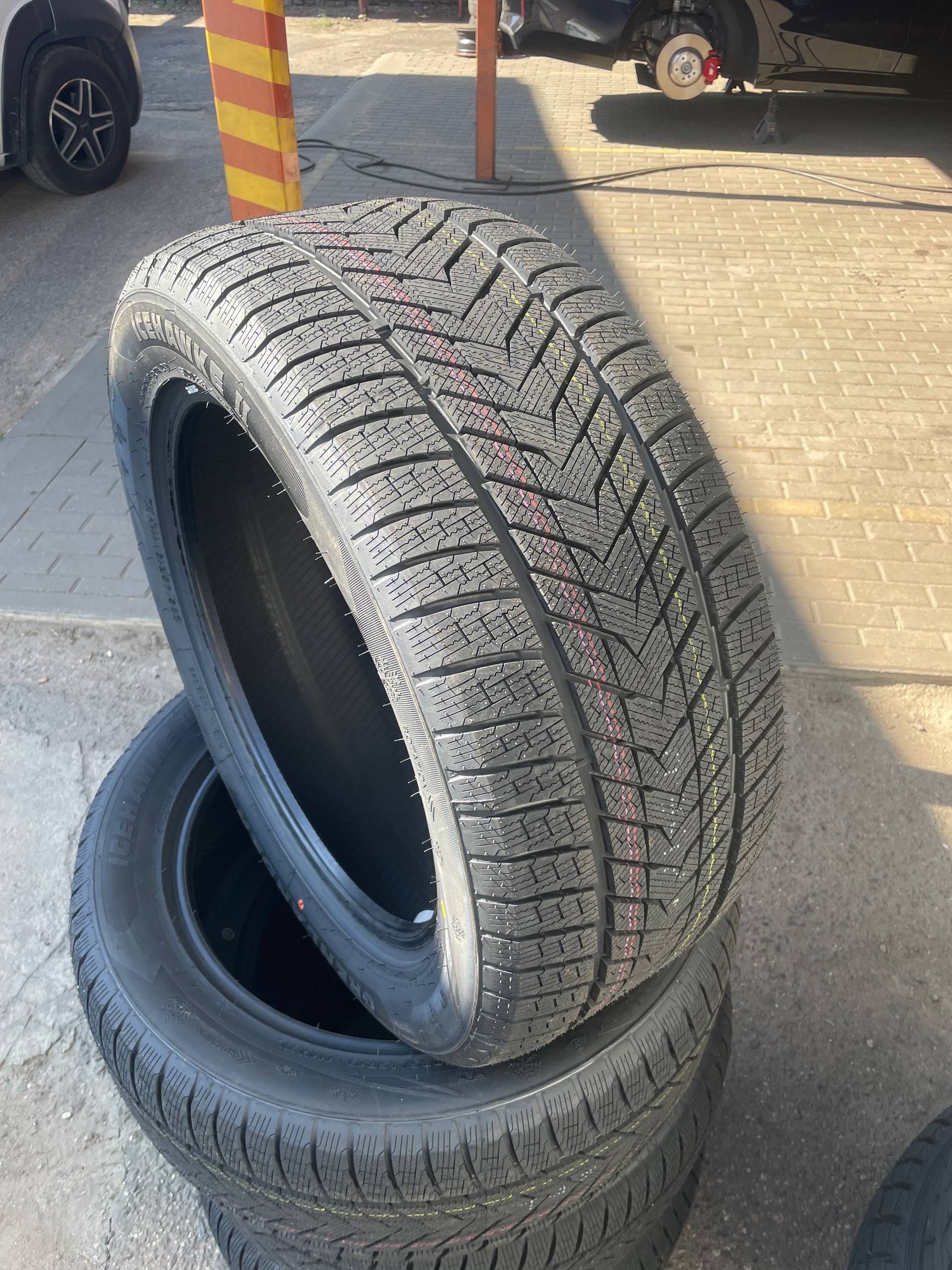 Grenlander ICEHAWKE II 285/40 R22