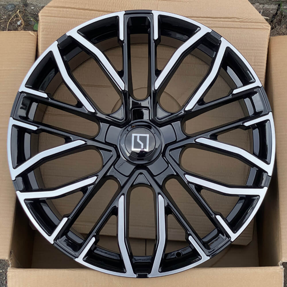 Zeekr Z001 Литой 9.5x22 5x108 ET48 DIA63.4 Черный с полировкой
